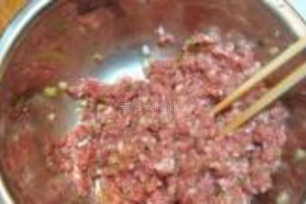 小白菜木耳翡翠饺子的做法图解2