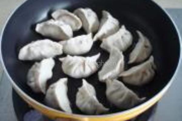番茄鸡蛋薄荷煎饺的做法图解11