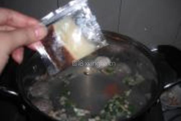 娃娃菜牛肉丸方便面的做法图解5