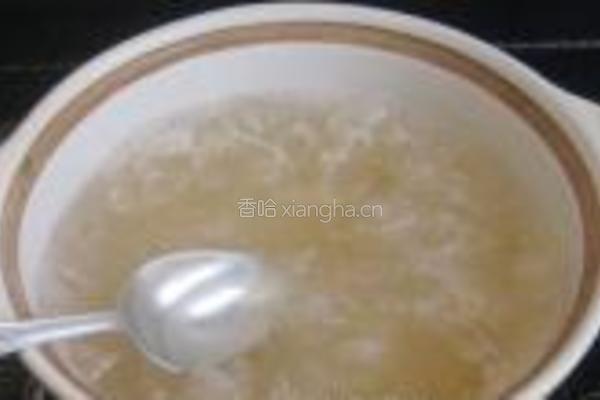 荸荠蜜枣银耳羹的做法图解4