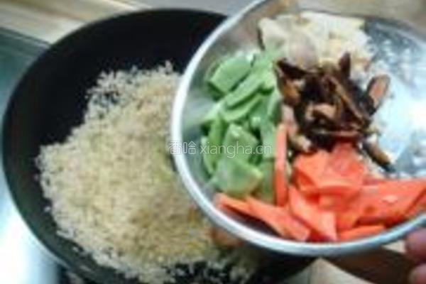 焗鸡肉海鲜饭的做法图解2