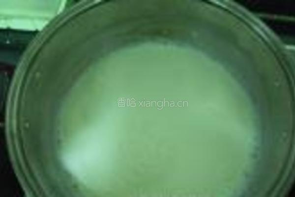 草莓冰激凌的做法图解3