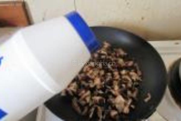 鲜蘑猪肉水煎包的做法图解7