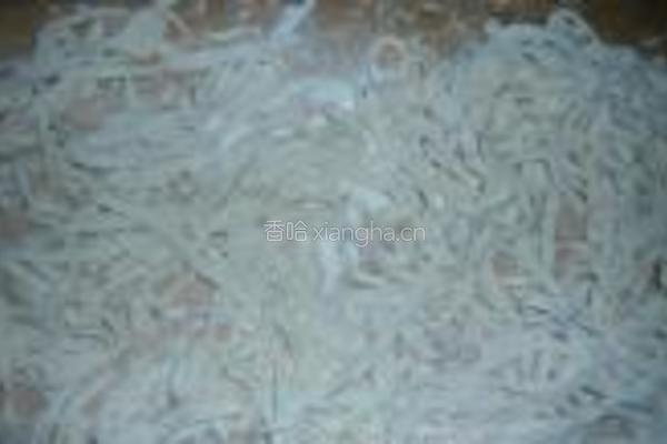 肉丁蒜苗炸酱面的做法图解3