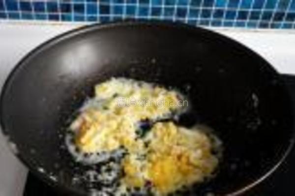 榄菜火腿蛋炒饭的做法图解3