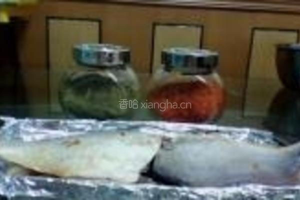 烤鲳鱼的做法图解1