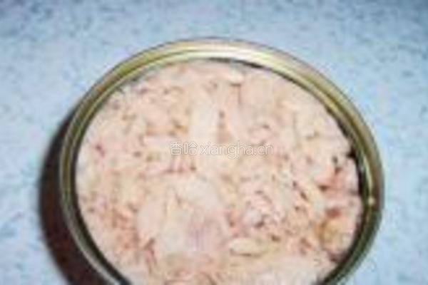 金枪鱼饭团的做法图解3
