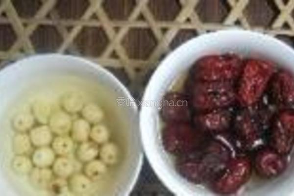 莲子红枣扣的做法图解2