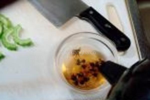 血菊苦瓜饮的做法图解2