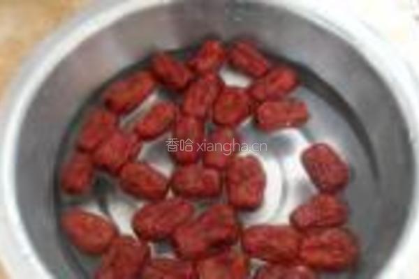 蜜枣三角粽的做法图解3
