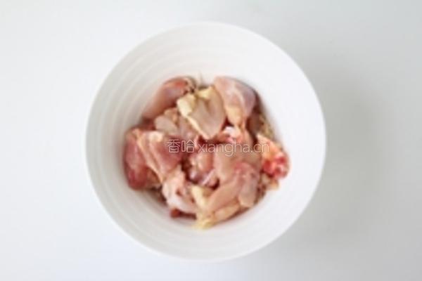 蚕豆烧鸡肉的做法图解3