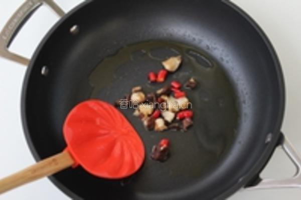 蚕豆烧鸡肉的做法图解5
