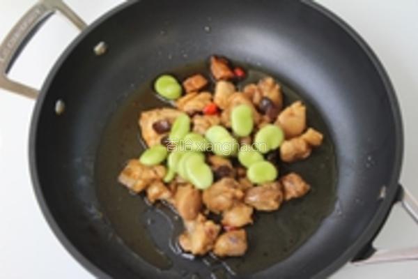 蚕豆烧鸡肉的做法图解9