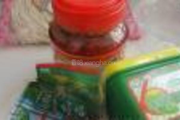 火腿鸡蛋炸酱面的做法图解1
