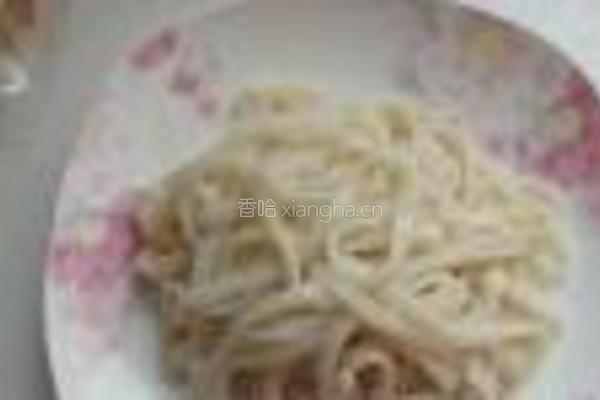 火腿鸡蛋炸酱面的做法图解2