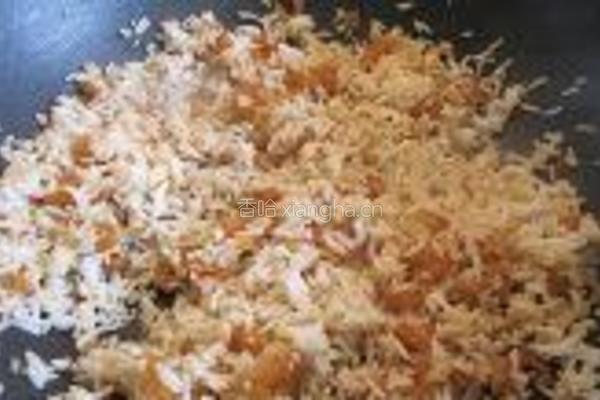 鸡蛋虾米生菜炒饭的做法图解7