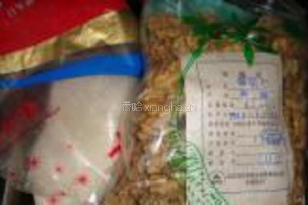 挂霜核桃的做法图解1