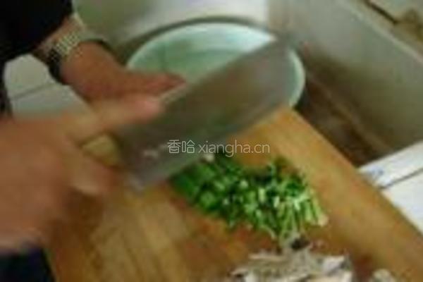墨鱼韭菜面的做法图解5