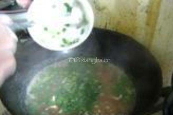 墨鱼韭菜面的做法图解7