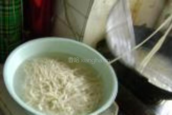 墨鱼韭菜面的做法图解12
