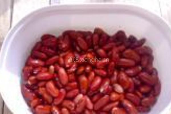 鸡汤焖豆子的做法图解1