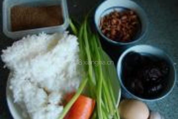小鱼粉炒饭的做法图解1