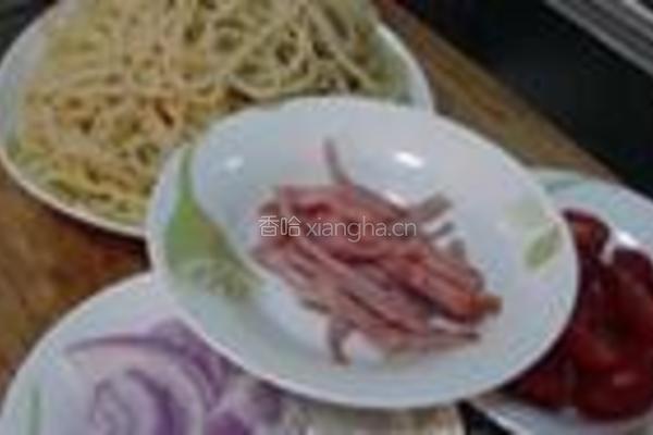 胡椒番茄培根意面的做法图解2