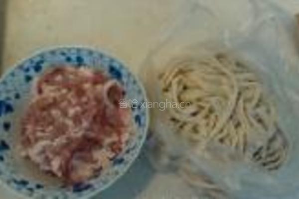 豆角焖面的做法图解1