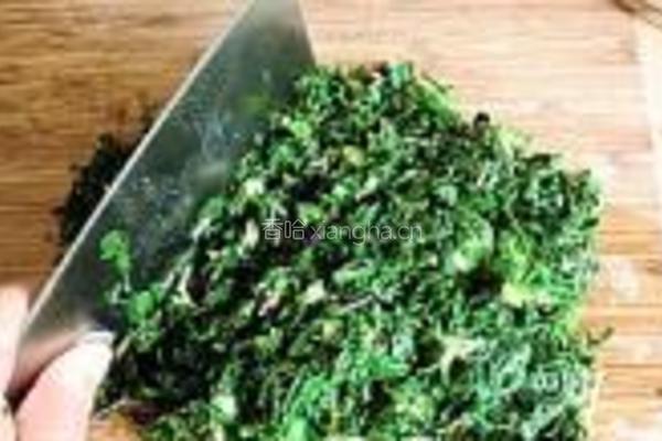 荠菜猪肉水饺的做法图解3
