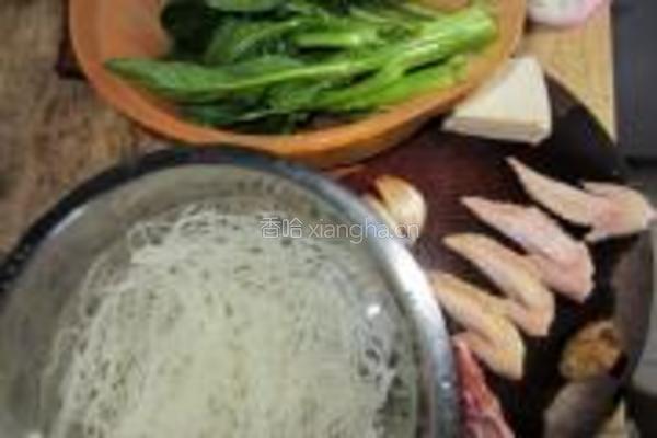 红烧翅尖汤米粉的做法图解1