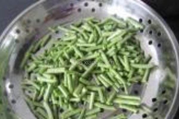 豆角焖面的做法图解2