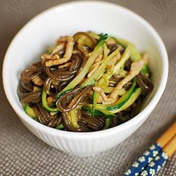 肉丝炒蕨根粉的做法[图]