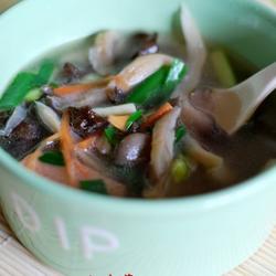 木耳溜菇肉丸汤的做法[图]