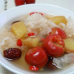 苹果银耳红果汤的做法[图]