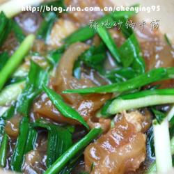 蒜炖砂锅牛筋的做法[图]
