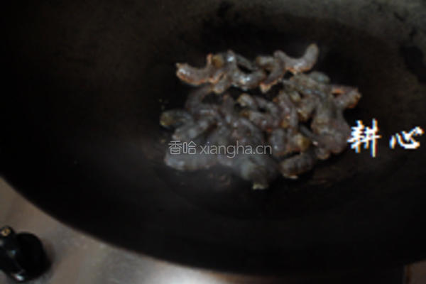 木耳腐竹炒虾仁的做法图解6