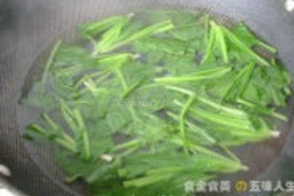 黑豆黑芝麻小鱼干凉拌菠菜的做法图解2