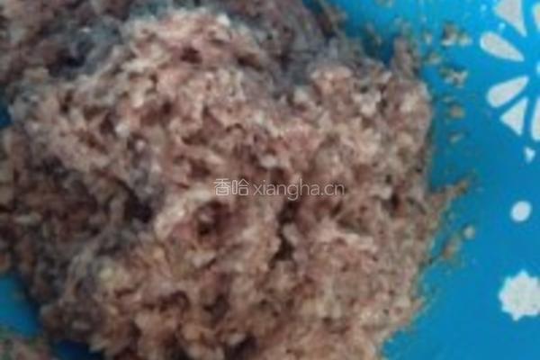 藕丁香菇肉丸汤的做法图解1
