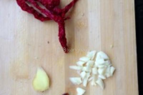 芹菜小炒肉的做法图解3