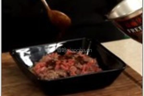 蜜汁鲍菇炒鱼榄的做法图解1