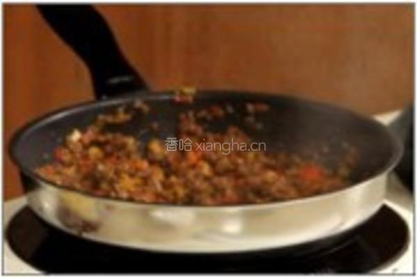 蜜汁鲍菇炒鱼榄的做法图解4