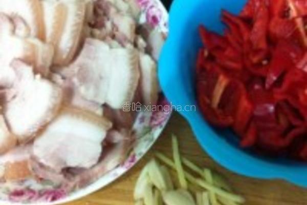 回锅肉（甜椒版）的做法图解1