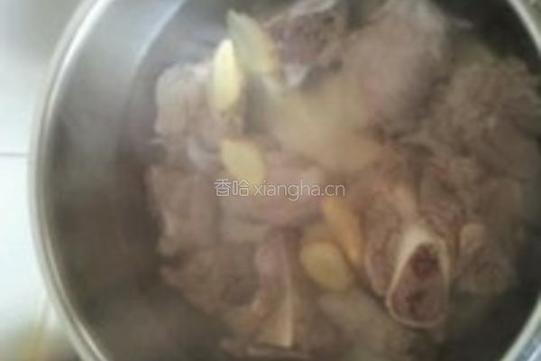 竹荪大骨萝卜汤的做法图解5