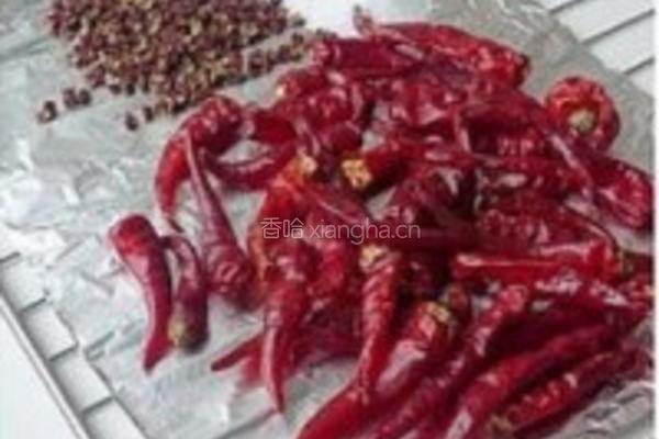 麻辣小黄鱼的做法图解1