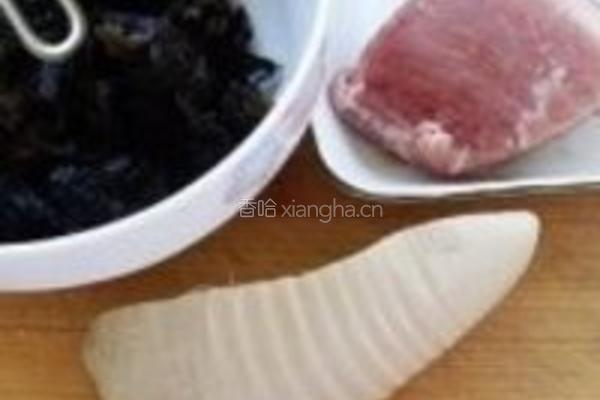 木耳冬笋肉片的做法图解1