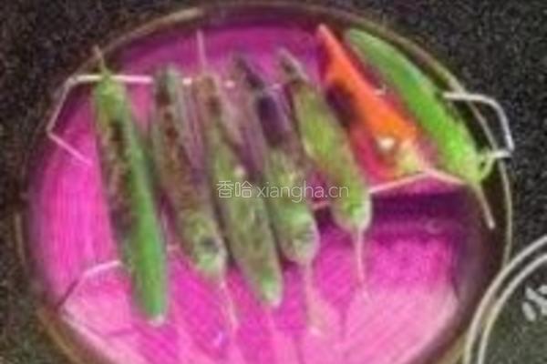 火烤青椒拌皮蛋的做法图解1