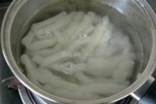 雪菜炒墨鱼的做法图解4