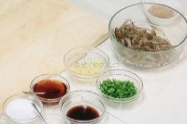 油爆河虾的做法图解1