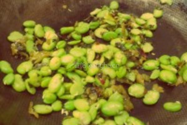 腌菜蚕豆的做法图解3
