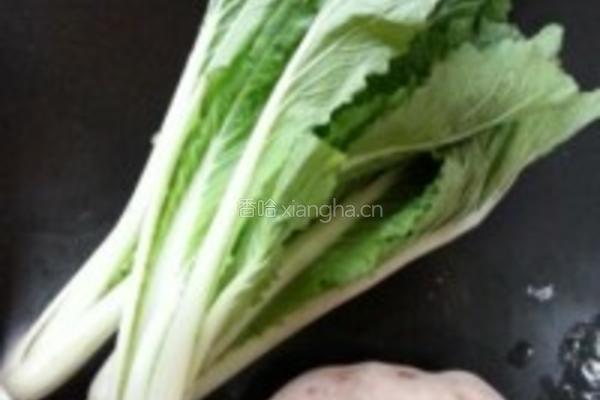 小白菜熬土豆的做法图解1